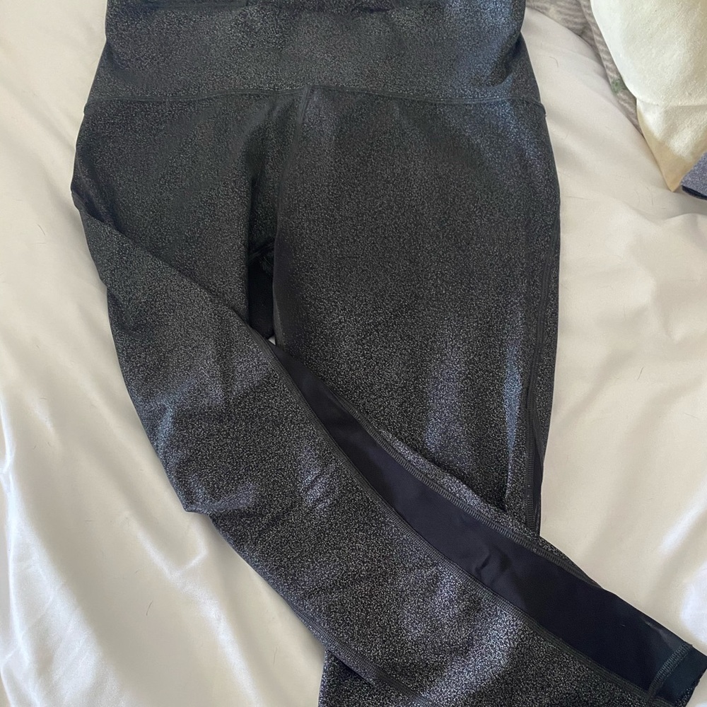 Lululemon train time 7/8 legging foil - like new!